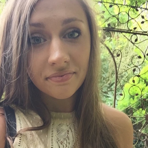 Meet your posher, Alyssa - Picture 6 of 7